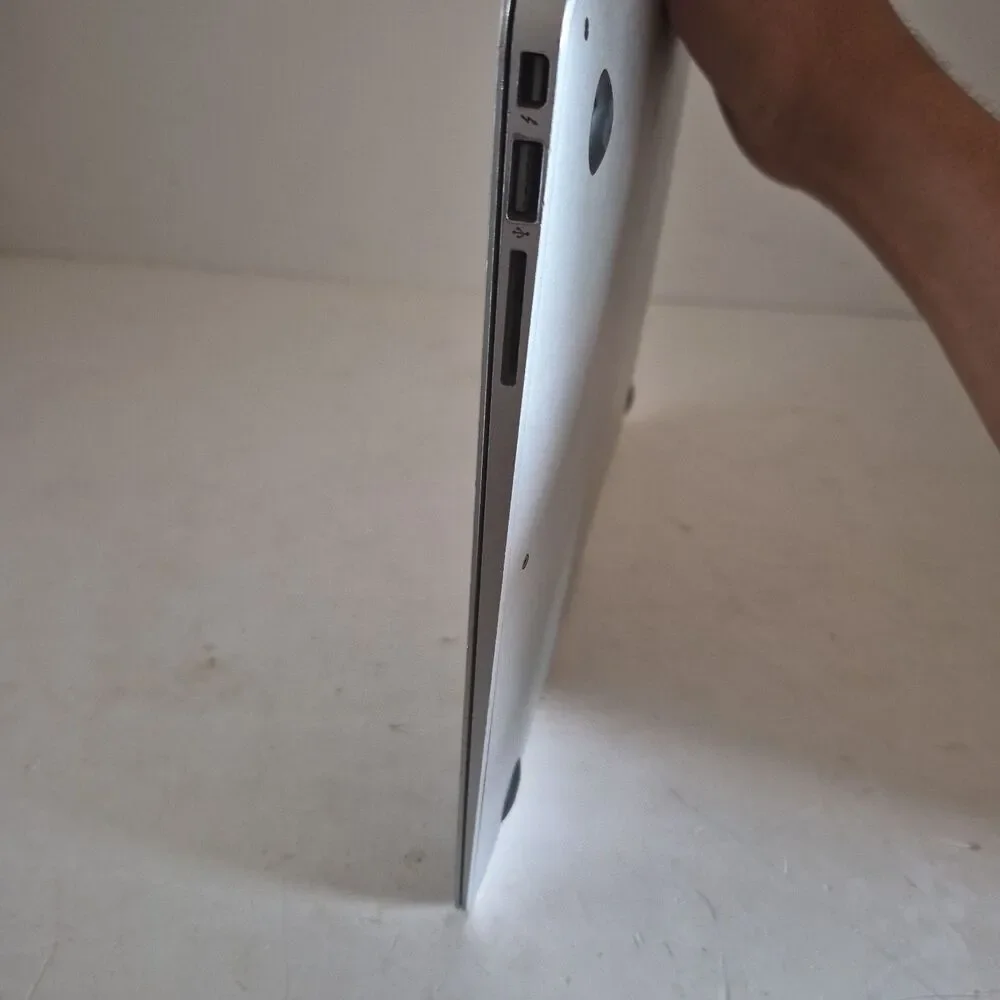 lot of 3 apple macbook air (Models: A1466, A1369, A1465)